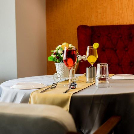 Hotel Prabha Palace Ahmednagar Ngoại thất bức ảnh