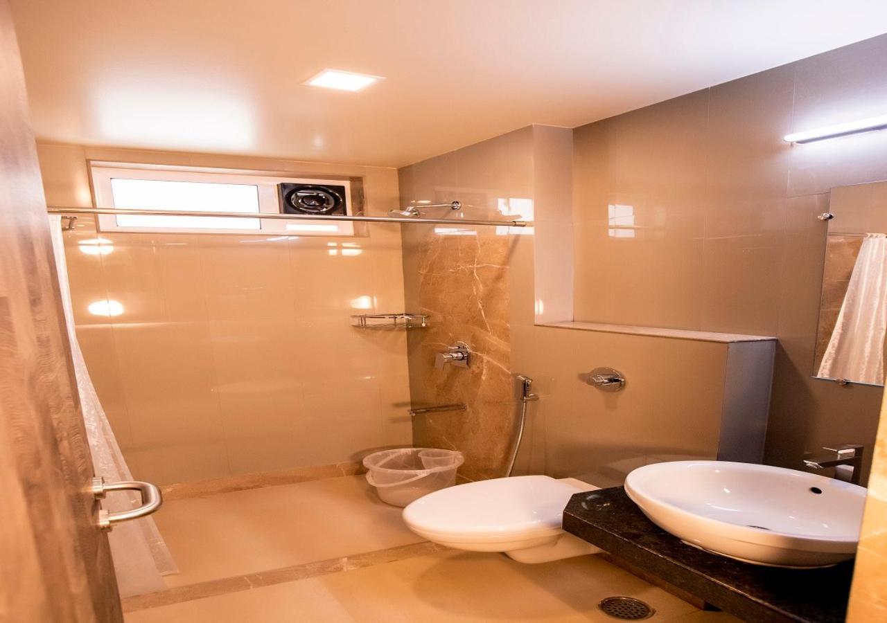 Hotel Prabha Palace Ahmednagar Ngoại thất bức ảnh