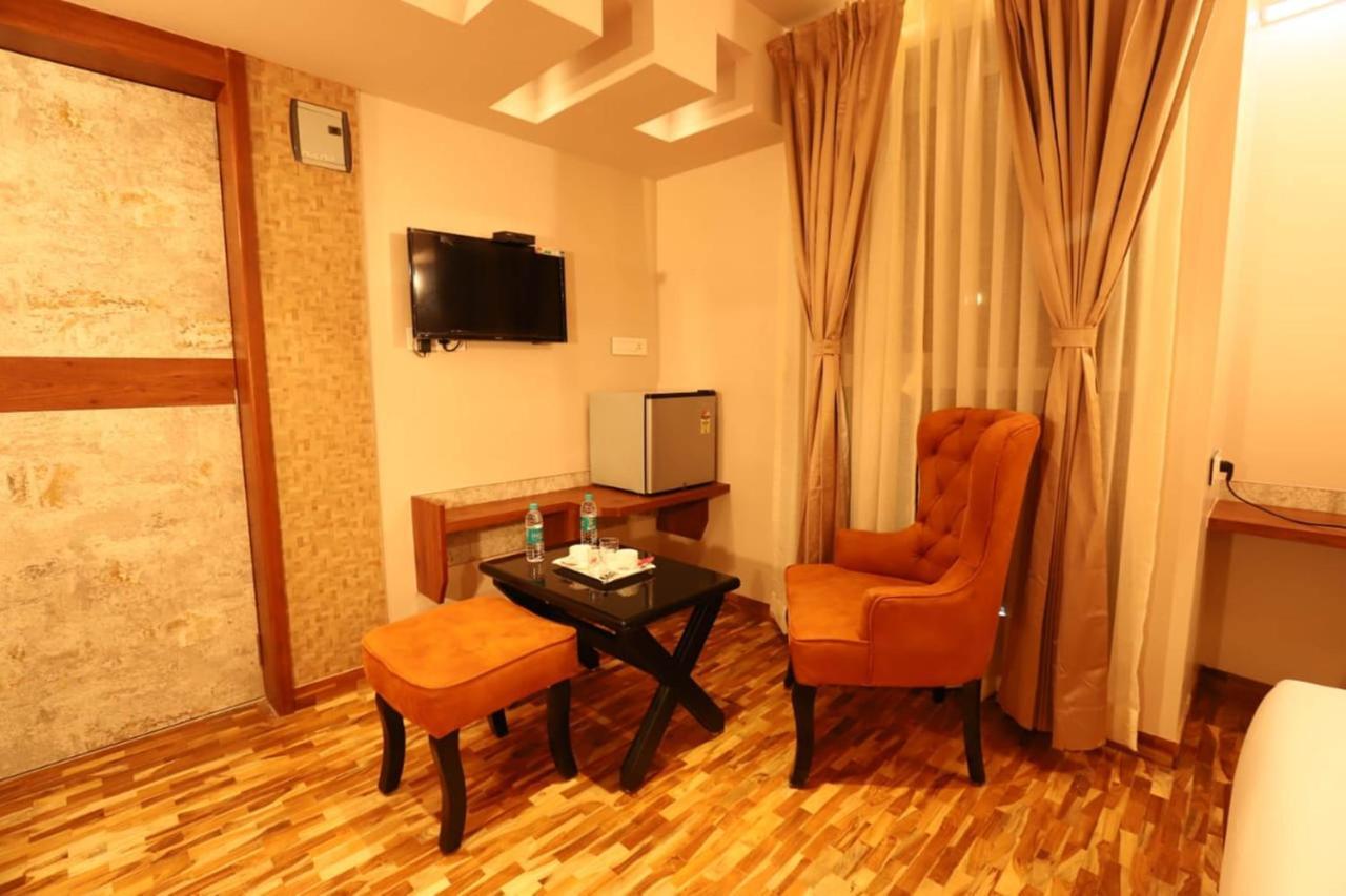 Hotel Prabha Palace Ahmednagar Ngoại thất bức ảnh