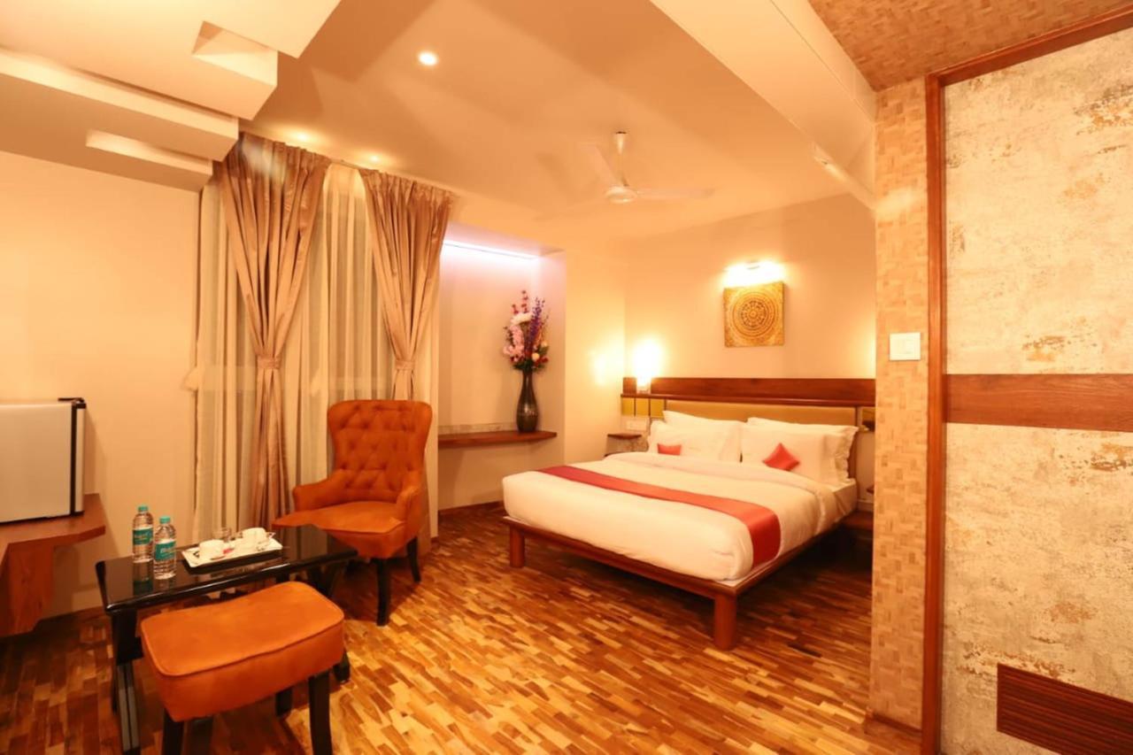 Hotel Prabha Palace Ahmednagar Ngoại thất bức ảnh
