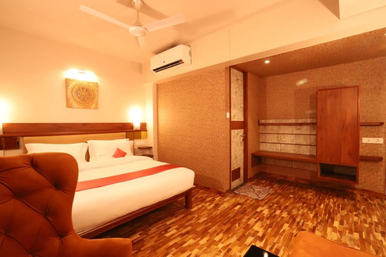 Hotel Prabha Palace Ahmednagar Ngoại thất bức ảnh