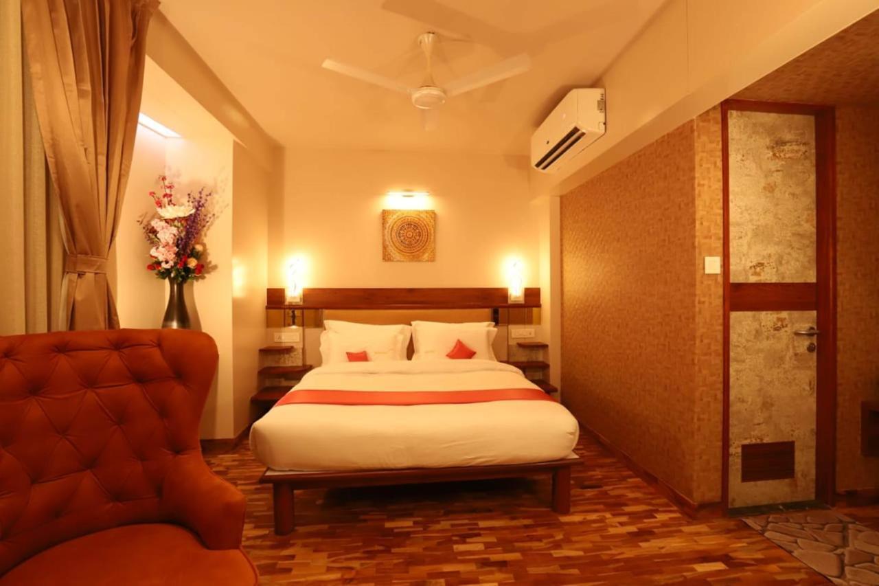 Hotel Prabha Palace Ahmednagar Ngoại thất bức ảnh