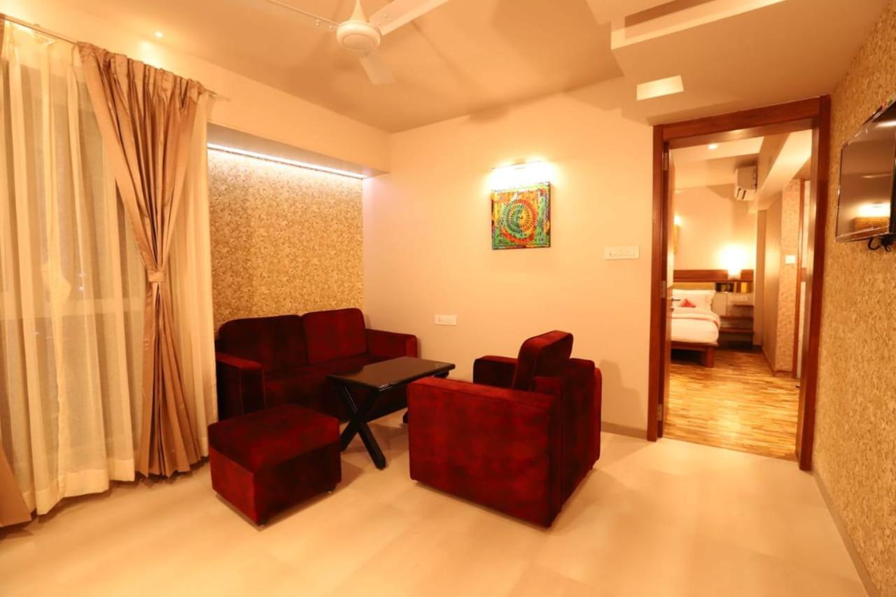 Hotel Prabha Palace Ahmednagar Ngoại thất bức ảnh