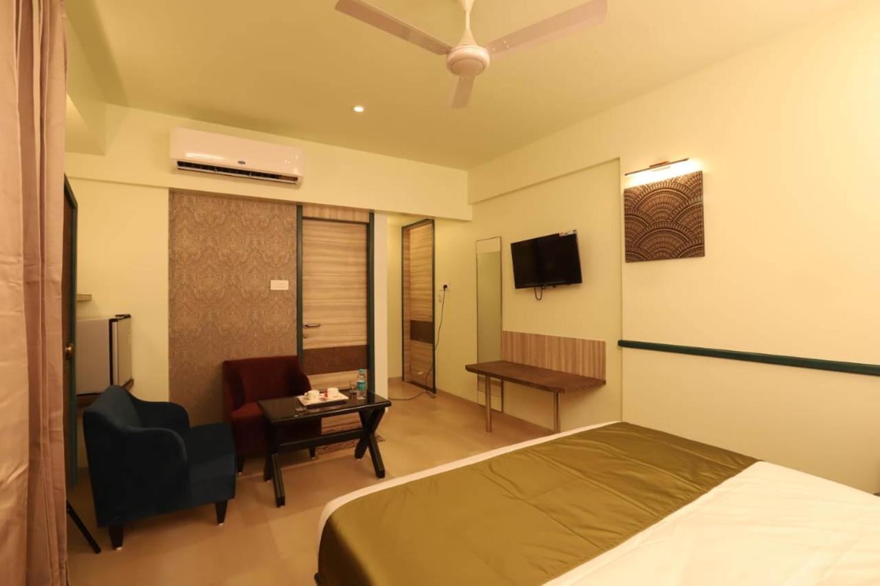 Hotel Prabha Palace Ahmednagar Ngoại thất bức ảnh